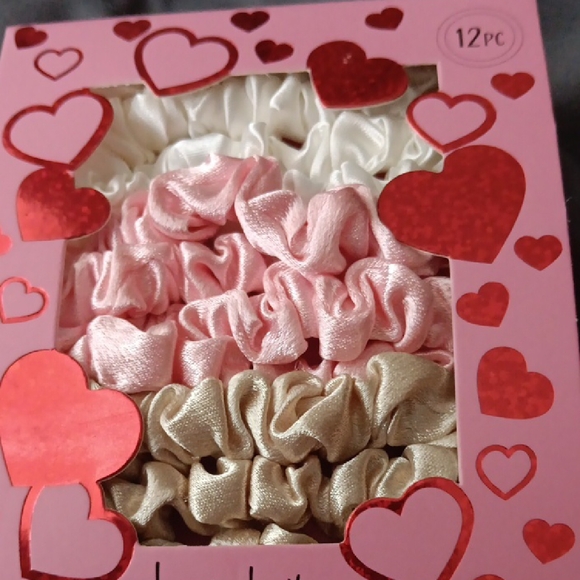 Nicole Miller Pink, White, and Gold Hair Scrunchies - Picture 5 of 5